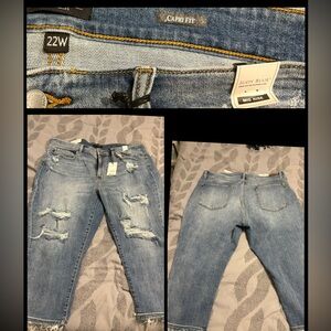 Judy Blue NWT 22W Mid-rise Distressed capri jeans
